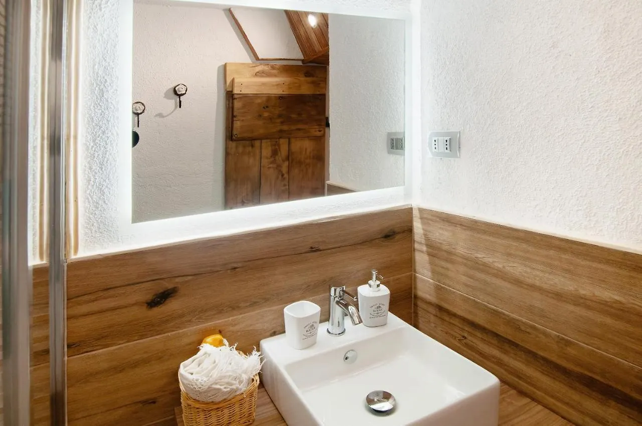 Sweet Somma Mountain Lodge 1 Motta San Guglielmo 0*,  Italy